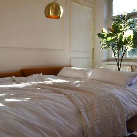 Apartamento Charmanter Altbau In Schleussig Mit Balkon