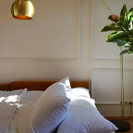 Charmanter Altbau In Schleussig Mit Balkon * لبسيا