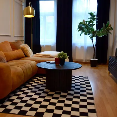 Charmanter Altbau In Schleussig Mit Balkon * Лейпциг