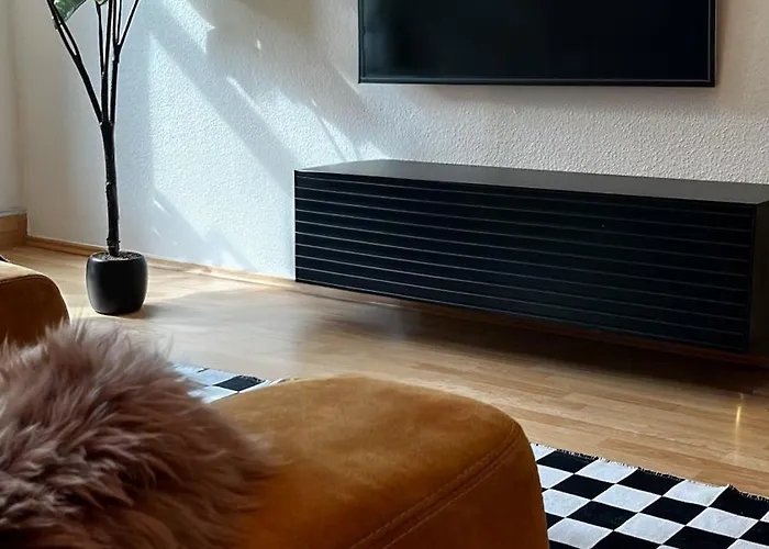 Апартаменты Charmanter Altbau In Schleussig Mit Balkon Лейпциг